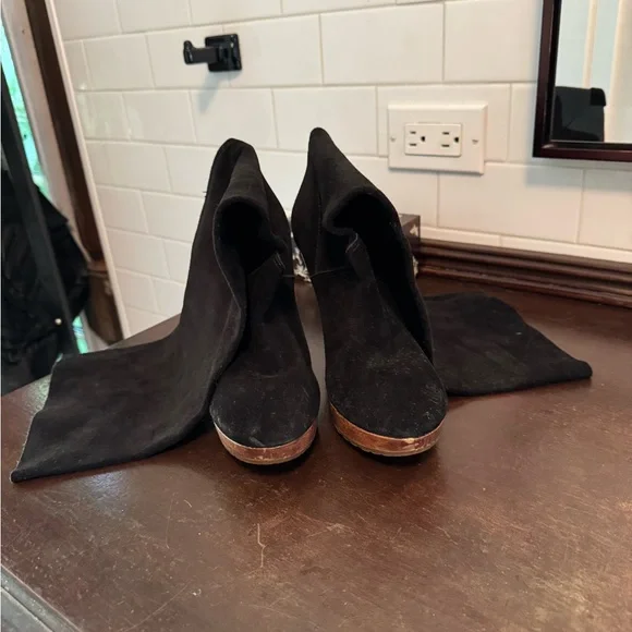 Black Slouchy Suede Boots with Platform Wooden Heel Sz 7 - Picture 3 of 6